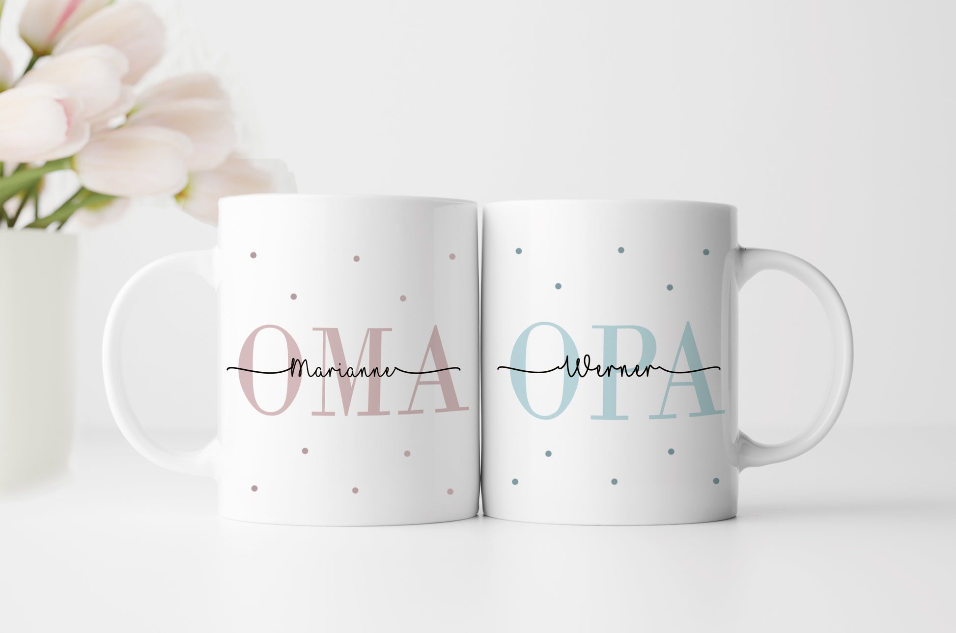 Personalisierte Tassen im Set | Kaffeetasse für Oma + Opa | mit Enkelkind Namen und Geburtsjahr | Keramik | für Großeltern von Kindern - verschenkich.de