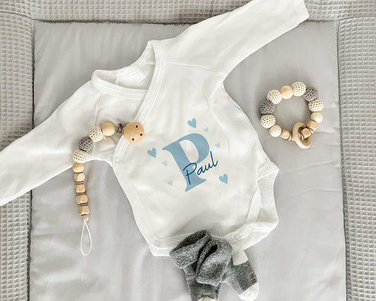 Personalisierter Baby Wickelbody aus Bio-Baumwolle | Mit Namen & Initialen in Blau | Langarm Baby Body | Perfektes Geschenk zur Geburt - verschenkich.de