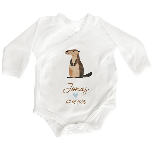 Personalisierter Baby Wickelbody aus Bio-Baumwolle | Otter | Name + Datum | Herz in Rosa oder Blau | Langarm Babybody | Geschenk Geburt - verschenkich.de