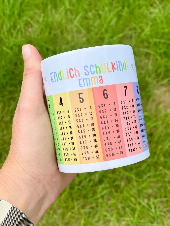 Tasse 1x1 mit Wunschname personalisiertes Geschenk zur Einschulung - Motiv: Endlich Schulkind - verschenkich.de