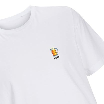 Detailaufnahme weißes Unisex T-Shirt mit dem Motiv einer Bierkrug-Illustration und dem Schriftzug „LIEBE“.