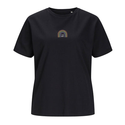 Weißes T-Shirt Love wins freigestellt auf weißem Hintergrund – Vorderansicht