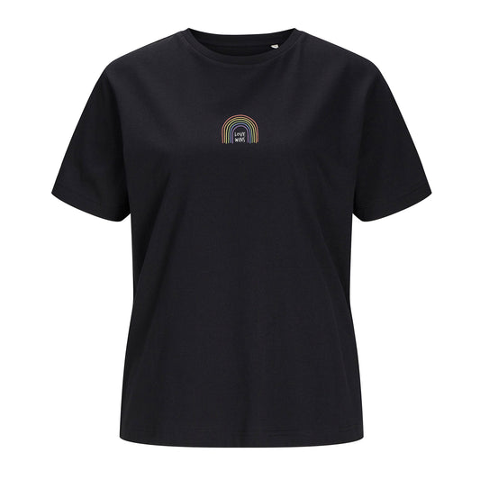 Weißes T-Shirt Love wins freigestellt auf weißem Hintergrund – Vorderansicht